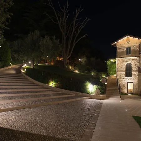 Bed & Breakfast Borgo Fonte Scura 2*