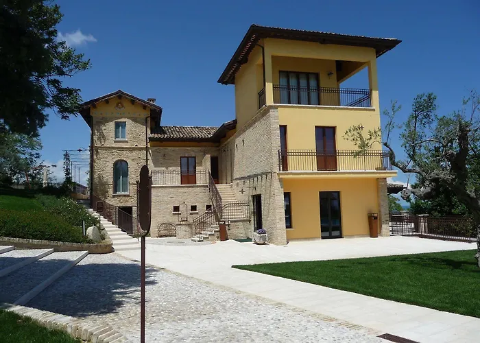 Bed & Breakfast Borgo Fonte Scura 2*