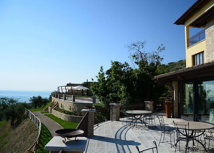 Bed & Breakfast Borgo Fonte Scura 2*