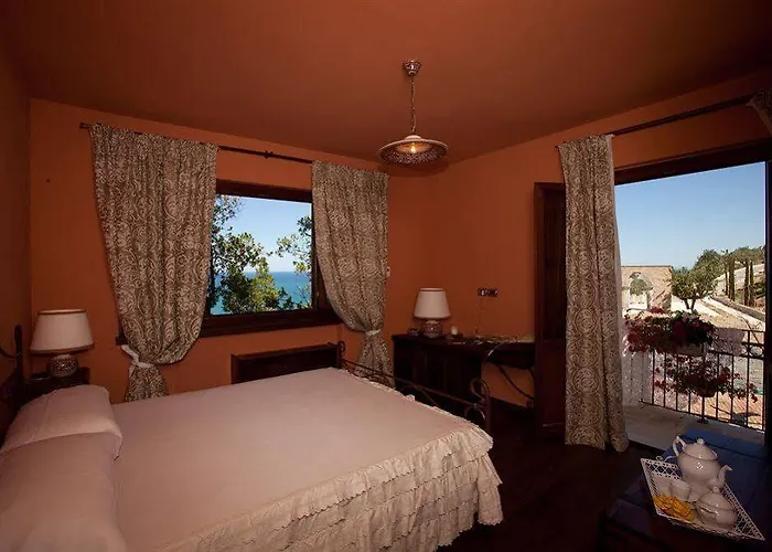 Bed & Breakfast Borgo Fonte Scura 2*